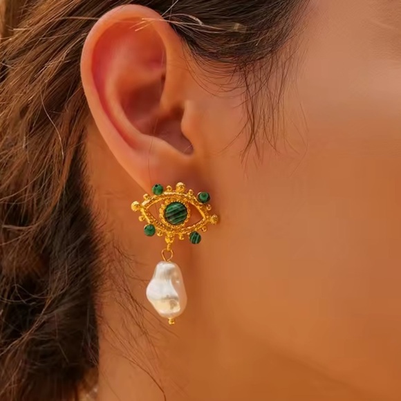 Pearl Eye Malachite Elegant Gold Earrings - Picture 6 of 6